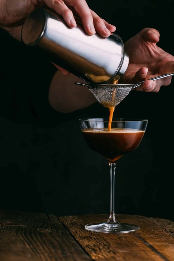 Comment créer un bar à cocktails mettant en avant les boissons fermentées dans un cadre contemporain ?